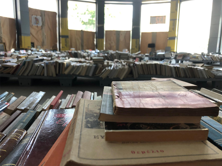 Ο παλαιοβιβλιοπώλης που δίνει ελπίδα στους αστέγους των Αθηνών