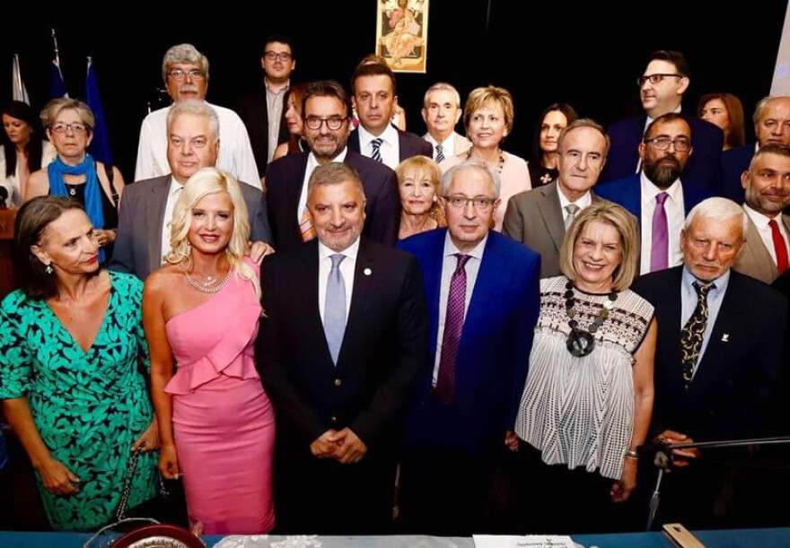 Η Μαρίνα Πατούλη «έκλεψε» τις εντυπώσεις στην τελετή ορκωμοσίας του δήμου Αμαρουσίου 
