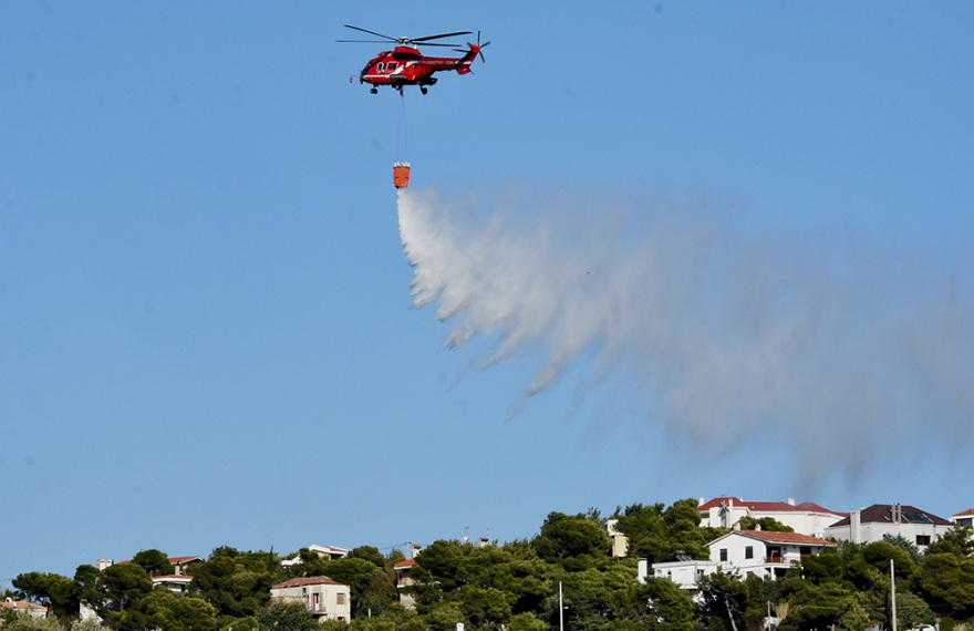 Υψηλός ο κίνδυνος πυρκαγιάς το Σάββατο - 47 φωτιές μέσα σε 24 ώρες, πύρινο μέτωπο απείλησε σπίτια στην Πεντέλη