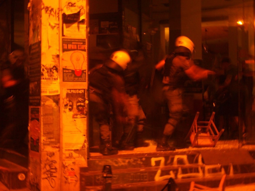 Σοβαρά επεισόδια με αναρχικούς - Συγκρούσεις μέχρι την πλατεία Εξαρχείων