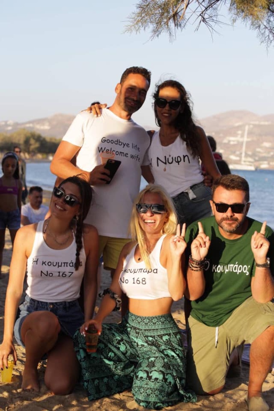 Παντρεύτηκε η παρουσιάστρια του ΣΚΑΪ Μαρία Βούσουλα στην Αντίπαρο