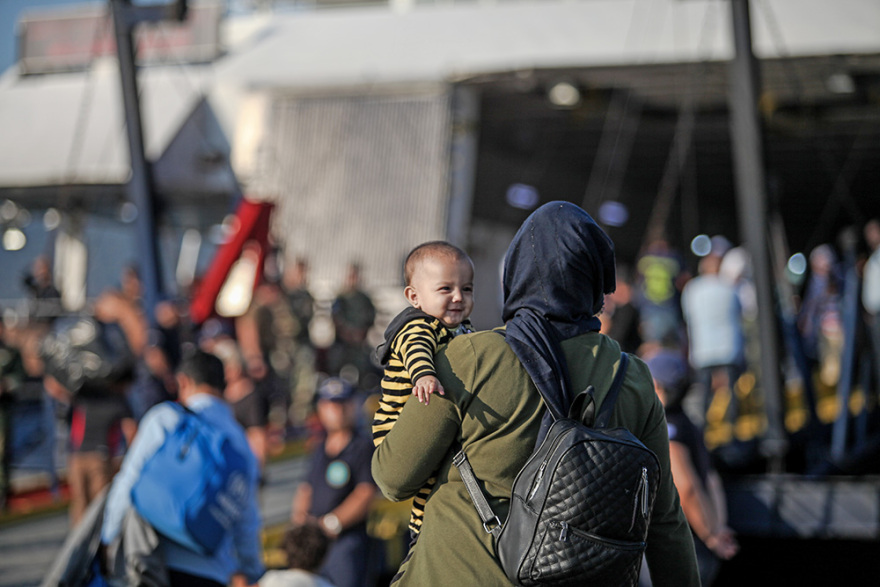 Προσφυγικό: Στη βόρεια Ελλάδα μεταφέρονται οι 1400 μετανάστες από τη Λέσβο