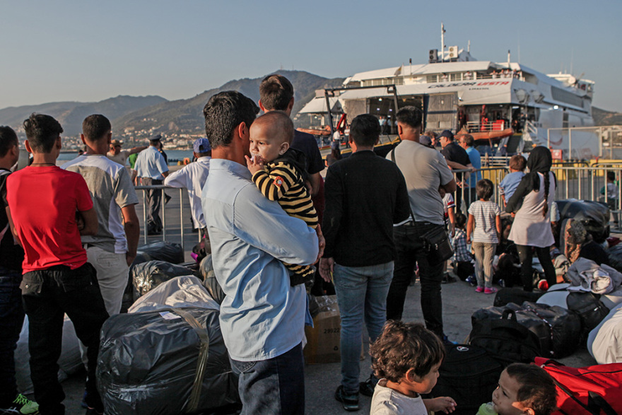Προσφυγικό: Στη βόρεια Ελλάδα μεταφέρονται οι 1400 μετανάστες από τη Λέσβο