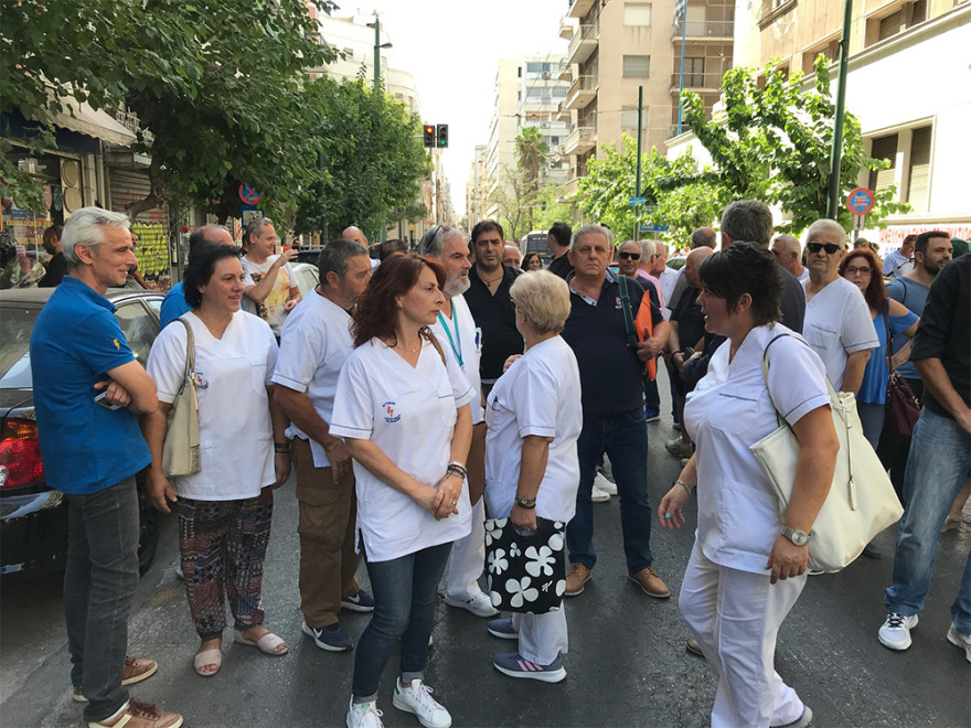 Συγκέντρωση τραυματιοφορέων στο υπουργείο Υγείας: Το επάγγελμά μας είναι υπό εξαφάνιση