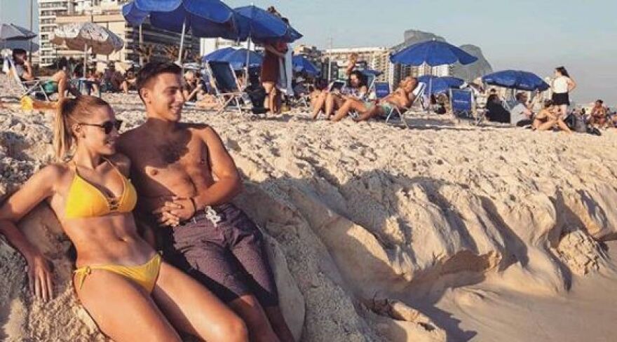 Η Άννα Κορακάκη με το μαγιό της στη Βραζιλία