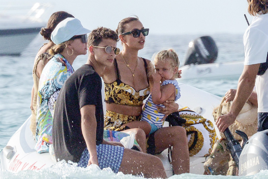 Top Models εν πλω: Viva la vida!