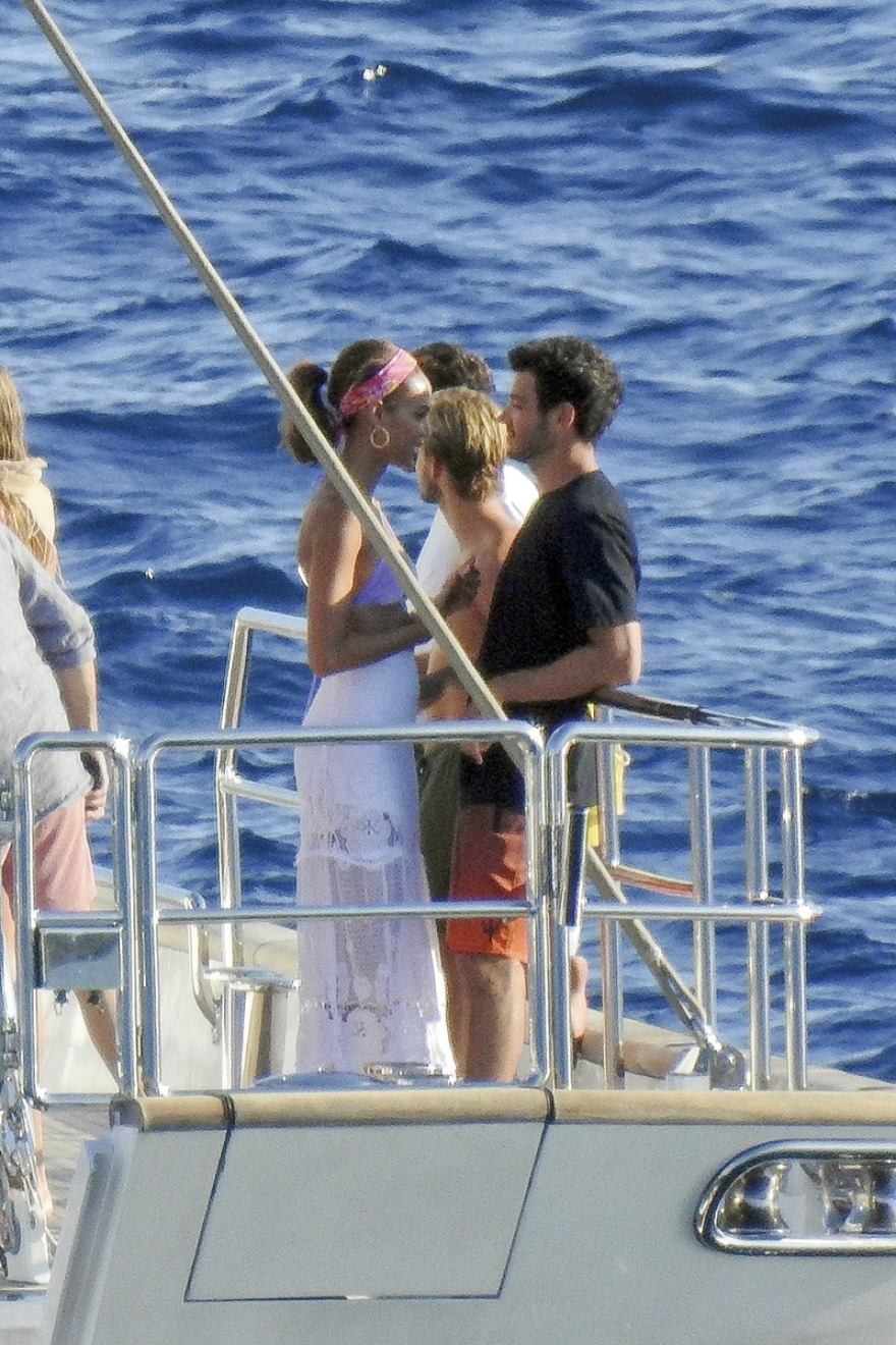 Top Models εν πλω: Viva la vida!