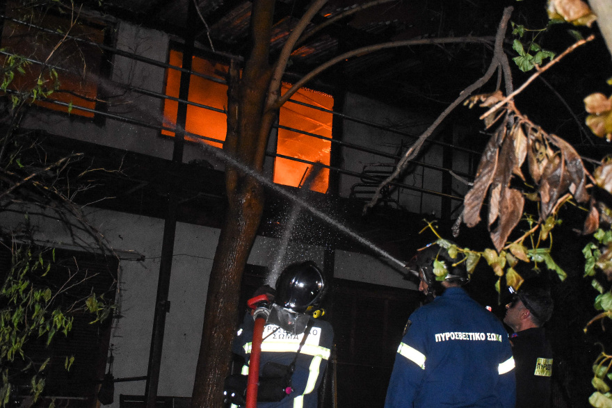 Φωτιά σε διώροφη κατοικία στο Ναύπλιο