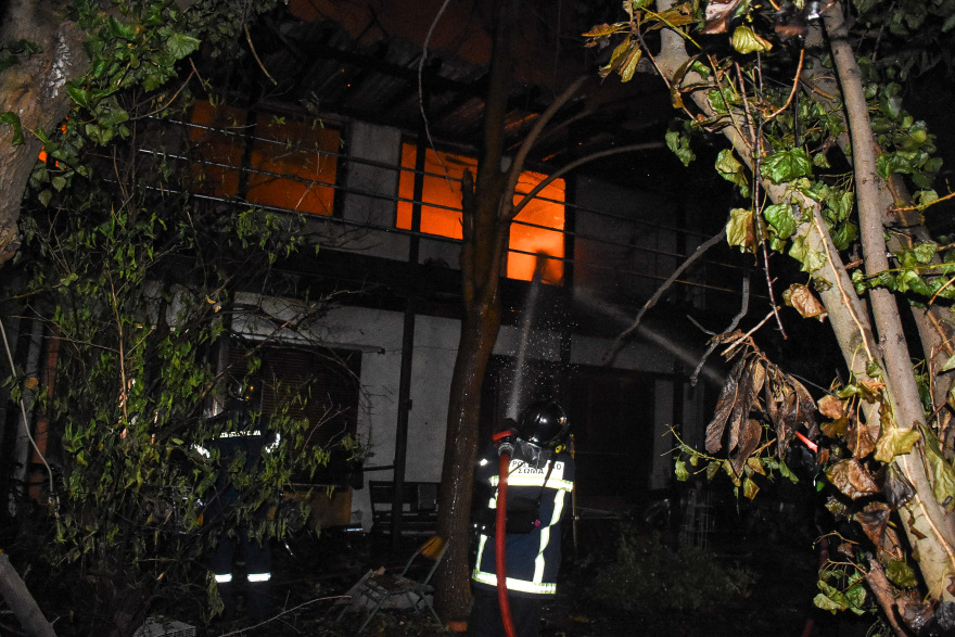 Φωτιά σε διώροφη κατοικία στο Ναύπλιο