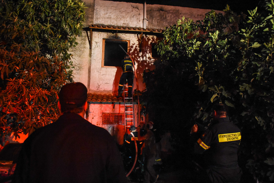 Φωτιά σε διώροφη κατοικία στο Ναύπλιο