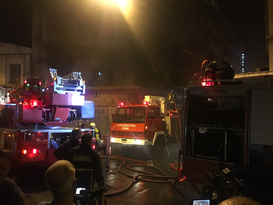 Υπό έλεγχο η φωτιά σε πολυκατοικία στο κέντρο της Αθήνας - Ένας τραυματίας