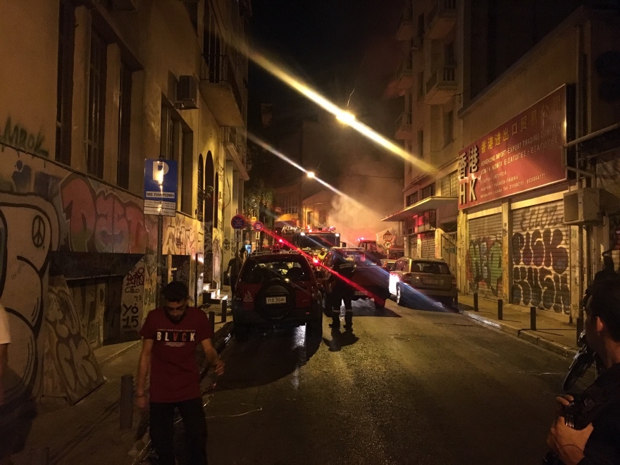 Υπό έλεγχο η φωτιά σε πολυκατοικία στο κέντρο της Αθήνας - Ένας τραυματίας