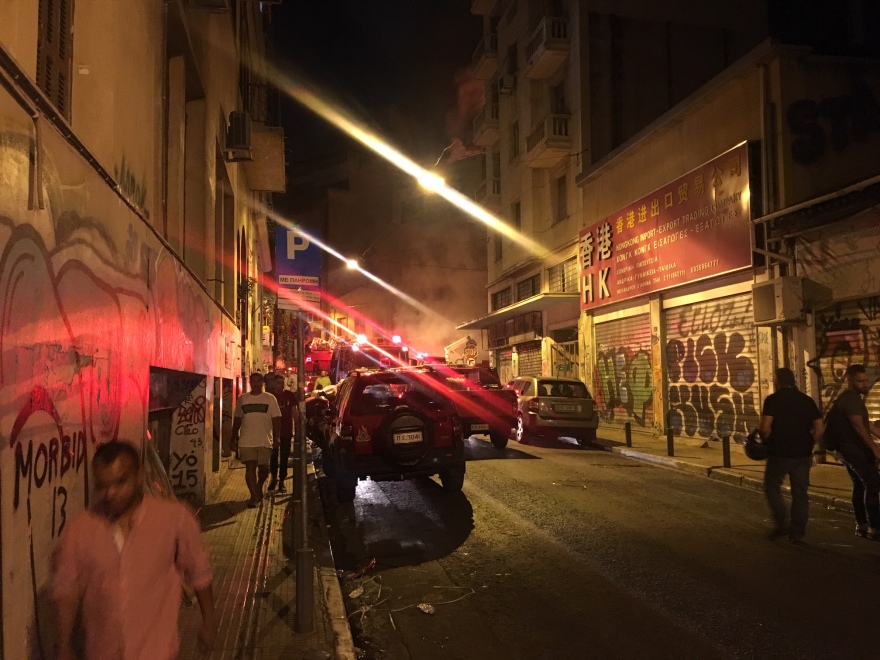 Υπό έλεγχο η φωτιά σε πολυκατοικία στο κέντρο της Αθήνας - Ένας τραυματίας