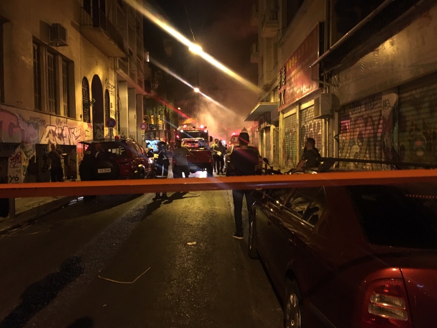 Υπό έλεγχο η φωτιά σε πολυκατοικία στο κέντρο της Αθήνας - Ένας τραυματίας
