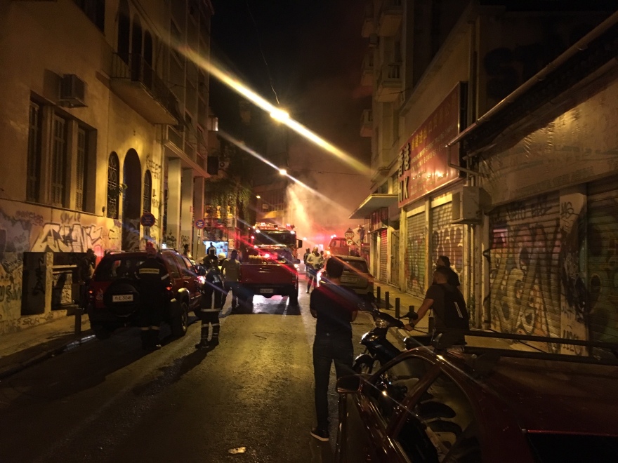Υπό έλεγχο η φωτιά σε πολυκατοικία στο κέντρο της Αθήνας - Ένας τραυματίας