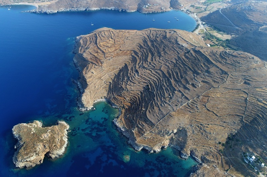 Κύθνος: Μνημειώδεις κατασκευές και σημαντικά ευρήματα έφεραν στο φως οι ανασκαφές 