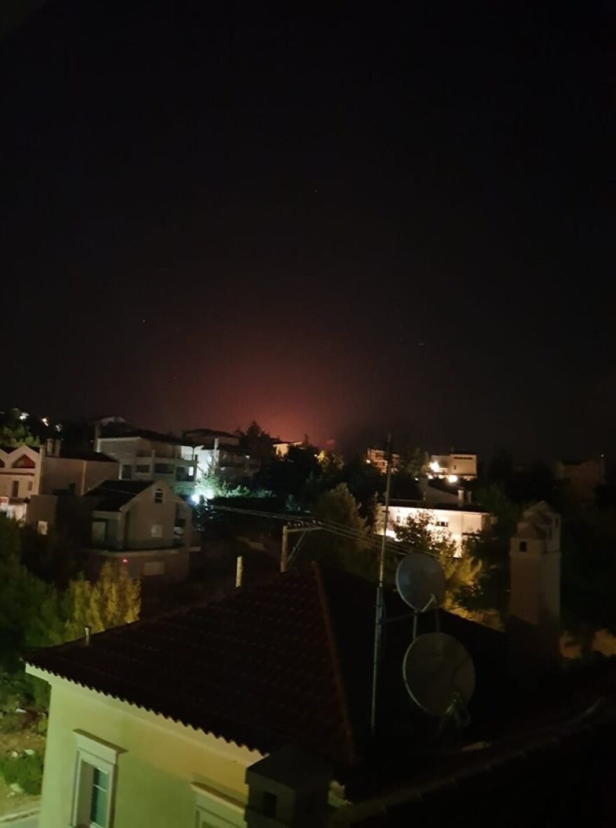 Φωτιά στη Νέα Μάκρη: Σε ύφεση το μέτωπο - Υπόνοιες για εμπρησμό