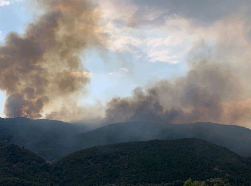 Φωτιά στο Αγρίνιο καίει δασική έκταση με πουρνάρια