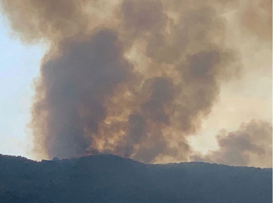Φωτιά στο Αγρίνιο καίει δασική έκταση με πουρνάρια