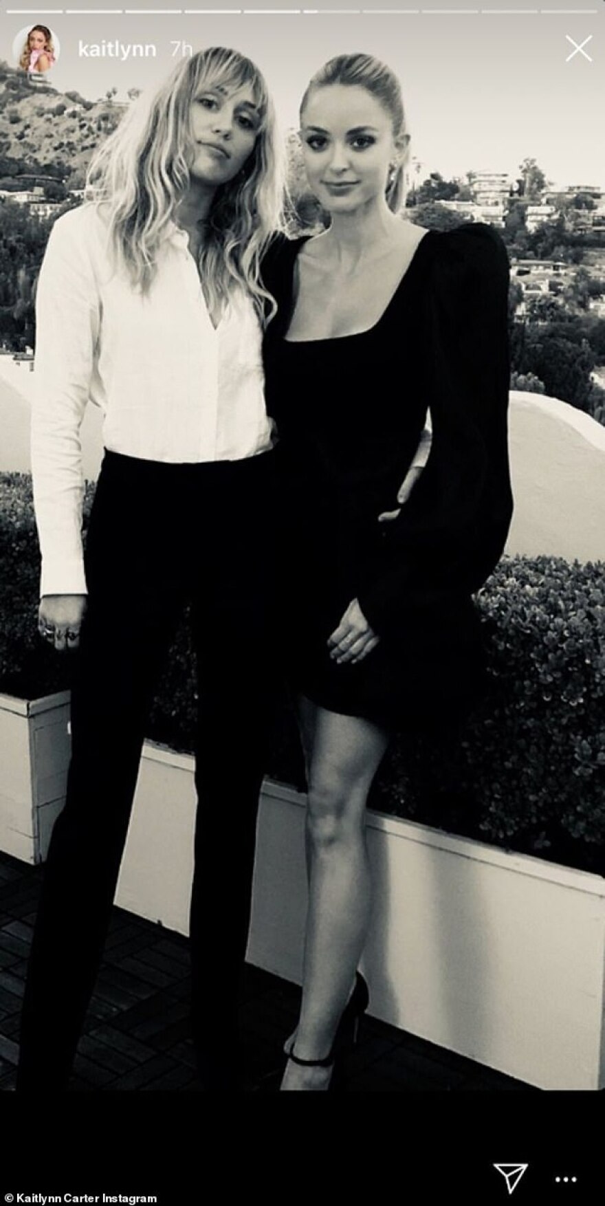 Η Μάλι Σάιρους ζει τον έρωτά της με την Κέιτλιν Κάρτερ