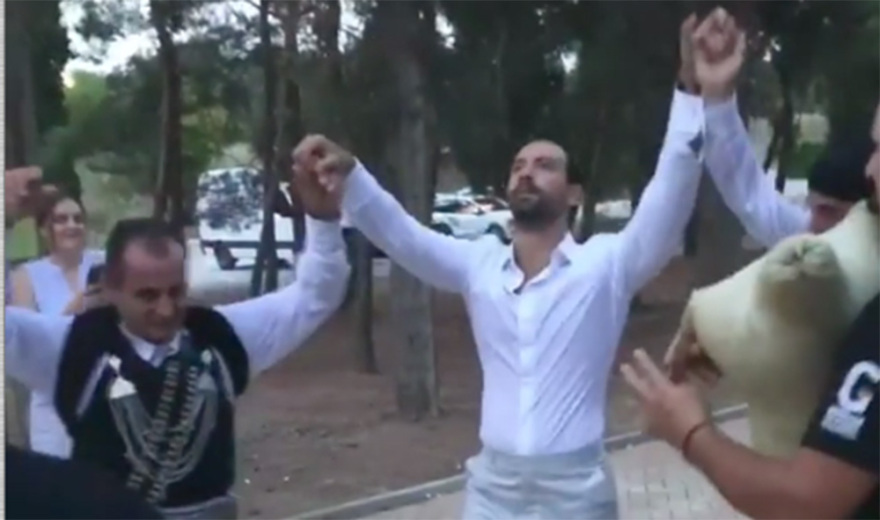 Φωτογραφίες: Παντρεύτηκε ο αδερφός του Σάκη Τανιμανίδη - Η σέξι εμφάνιση της Μπόμπα