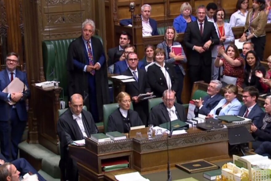 Καταιγιστικές εξελίξεις στη Βρετανία: Παραιτείται ο πρόεδρος της Βουλής - Kαι με το νόμο παρατείνεται το Brexit