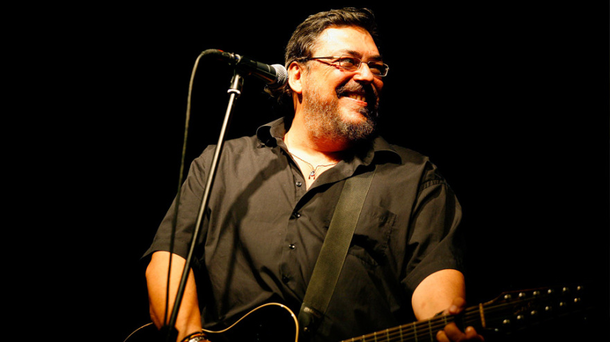 Με λυγμούς ο επικήδειος του Πορτοκάλογλου: «Αντί να τραγουδάμε Λαυρέντη μου...»