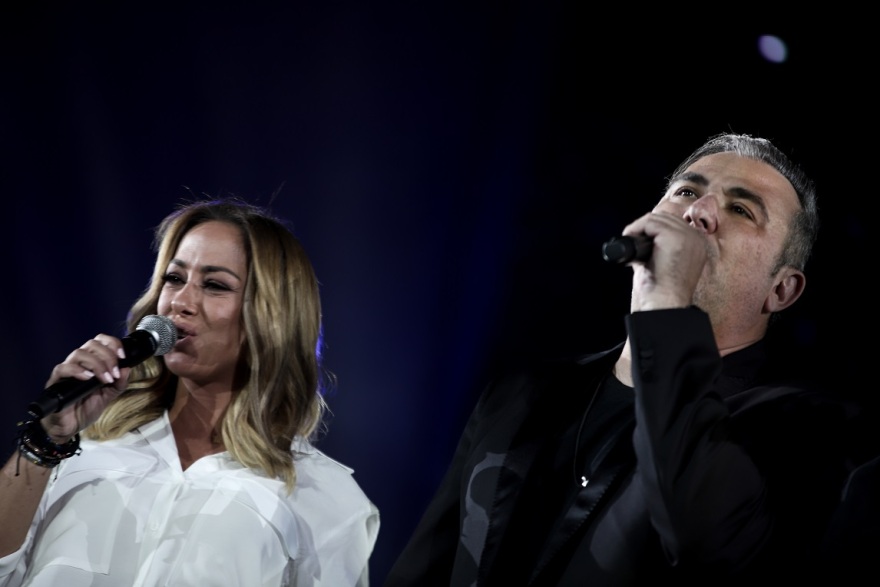 «Όλοι Μαζί Μπορούμε» στο Καλλιμάρμαρο: Κόσμος και καλλιτέχνες αποχαιρέτησαν με τραγούδια τον Λαυρέντη Μαχαιρίτσα