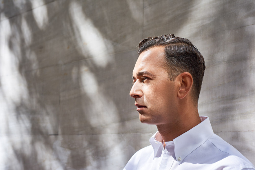 Άγγελος Μπράτης: «Η ομορφιά είναι σαν το άπειρο»