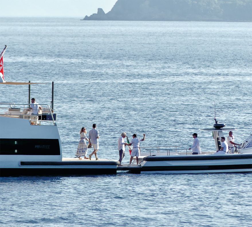 Valentino - Οlivia Palermo: Καλοκαίρι στην Ελλάδα