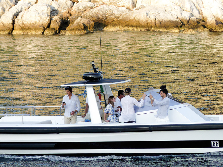 Valentino - Οlivia Palermo: Καλοκαίρι στην Ελλάδα