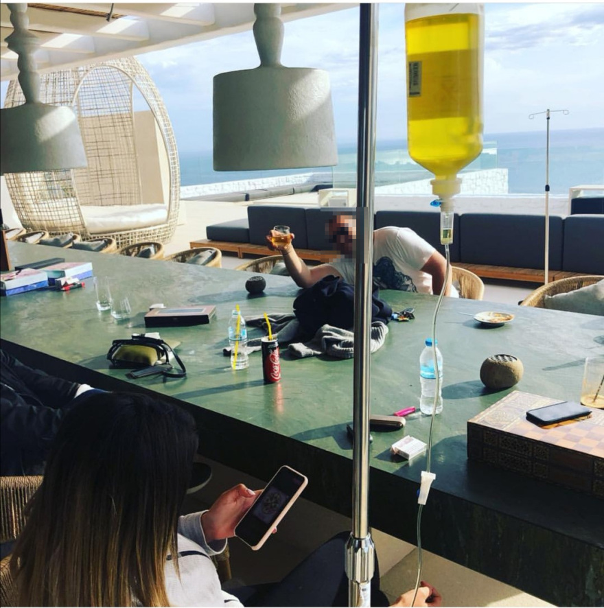 Μύκονος: Πουλούσαν 1.000 ευρώ «μαύρα» την οροθεραπεία - Και γιατροί του ΕΣΥ στο κόλπο