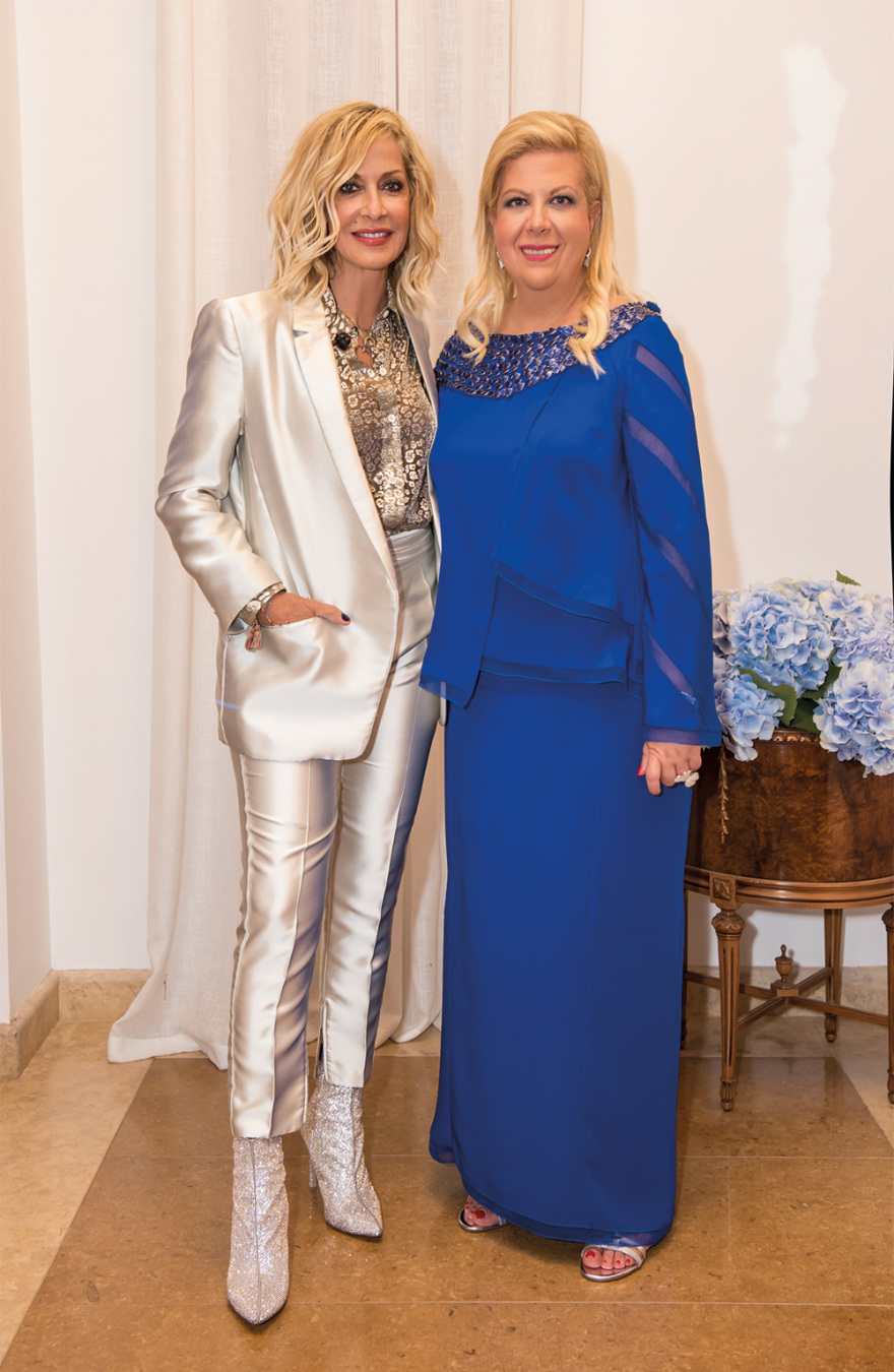 Κλέλια Χατζηιωάννου - Λουκάς jr: Παραμυθένια βάπτιση στον πύργο 