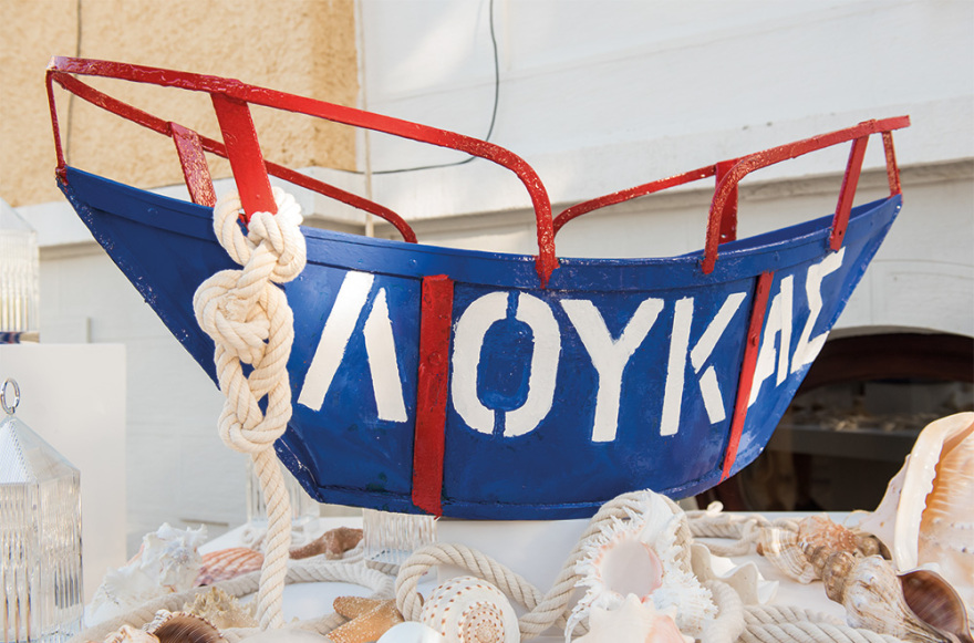 Κλέλια Χατζηιωάννου - Λουκάς jr: Παραμυθένια βάπτιση στον πύργο 