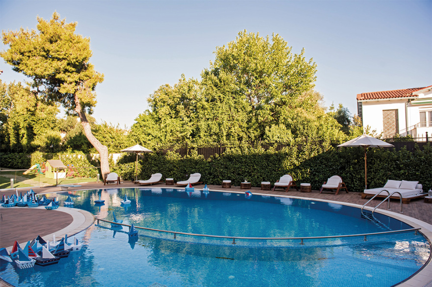 Κλέλια Χατζηιωάννου - Λουκάς jr: Παραμυθένια βάπτιση στον πύργο 