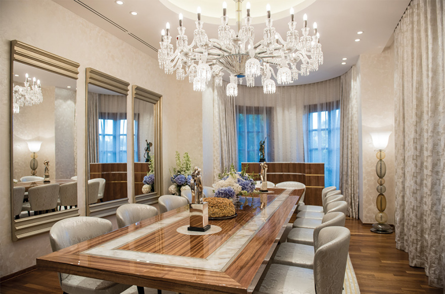 Κλέλια Χατζηιωάννου - Λουκάς jr: Παραμυθένια βάπτιση στον πύργο 