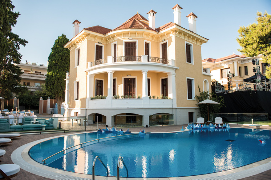 Κλέλια Χατζηιωάννου - Λουκάς jr: Παραμυθένια βάπτιση στον πύργο 