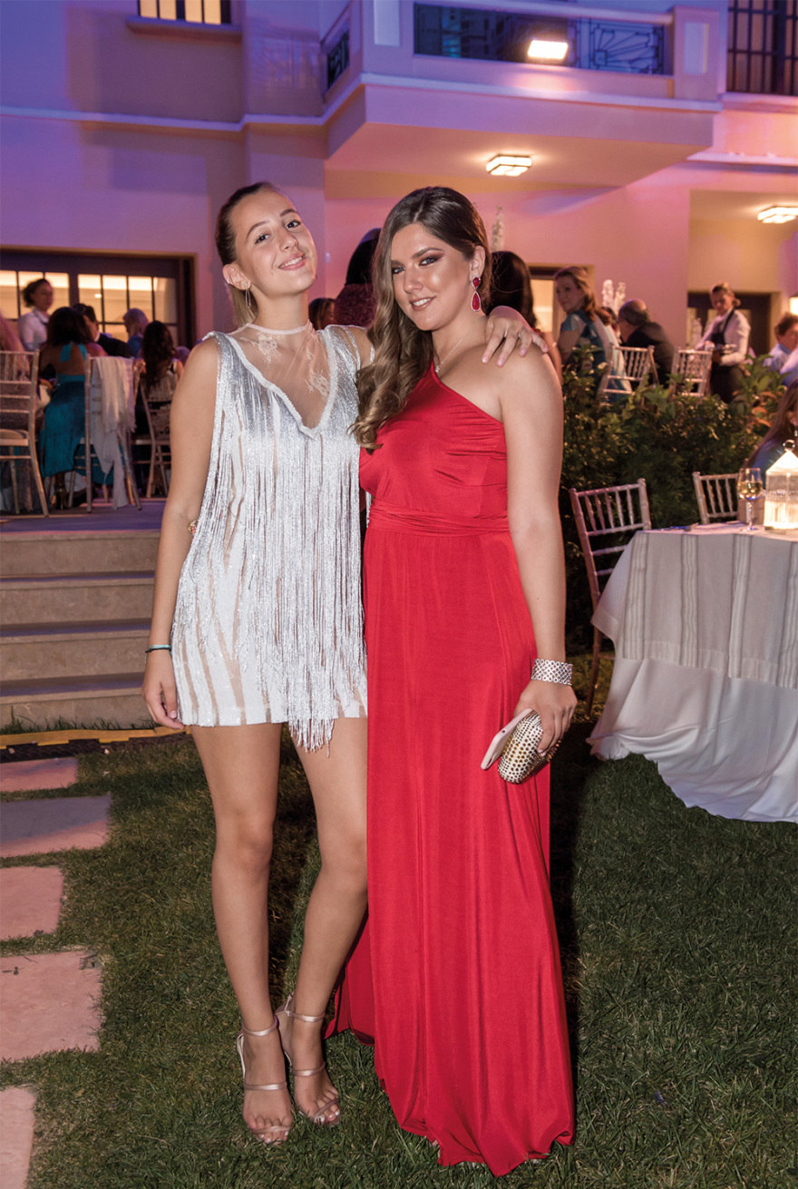 Κλέλια Χατζηιωάννου - Λουκάς jr: Παραμυθένια βάπτιση στον πύργο 