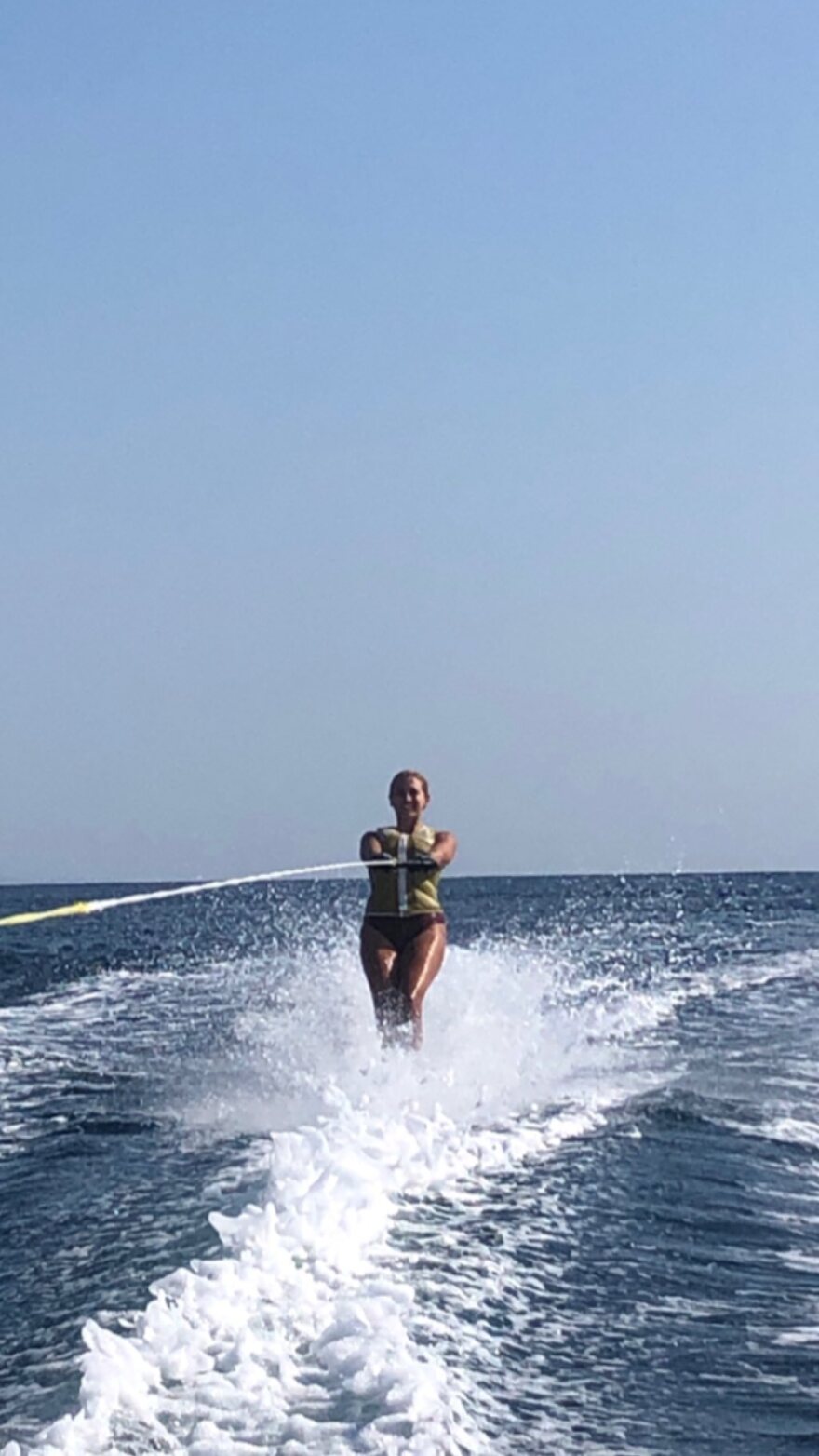 Η Κωνσταντίνα Σπυροπούλου... δαμάζει τα κύματα