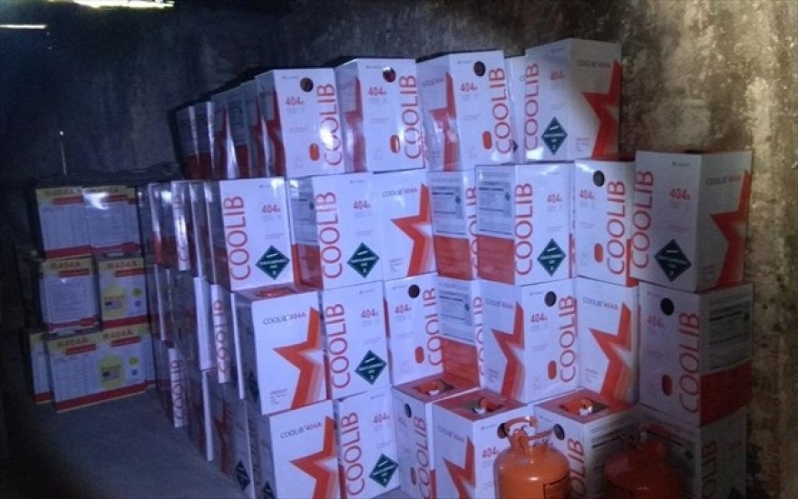 Το ΣΔΟΕ εντόπισε 23 τόνους απαγορευμένου φρέον στο Αιγάλεω!