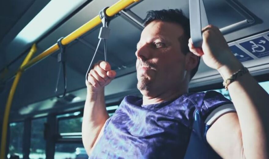 H viral διαφήμιση για το ΚΤΕΛ Βόλου: «To αστικό είναι cool» 