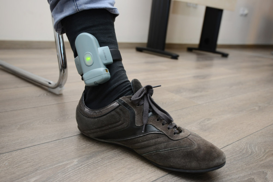 «Τρύπα» στο σύστημα με τα «βραχιολάκια»: «Αόρατοι» για πέντε ώρες οι κρατούμενοι!