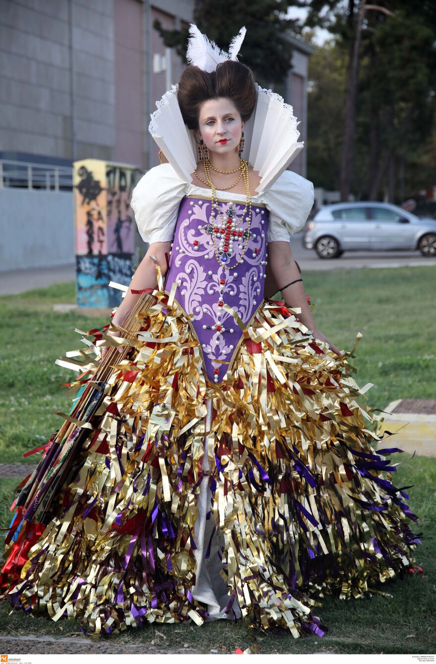 Επίδειξη μόδας με ρούχα από ανακυκλώσιμα υλικά στη Θεσσαλονίκη