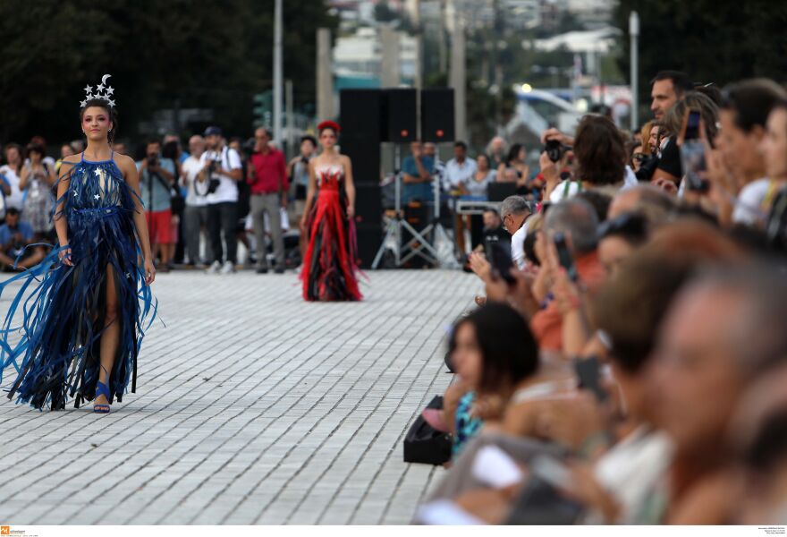 Επίδειξη μόδας με ρούχα από ανακυκλώσιμα υλικά στη Θεσσαλονίκη