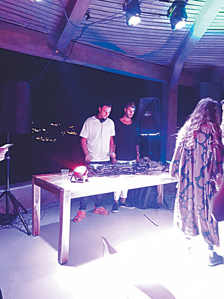 Μύκονος: Και ο...  Αλ Τζαζίρα  στη Βίλα Χουανίτα 