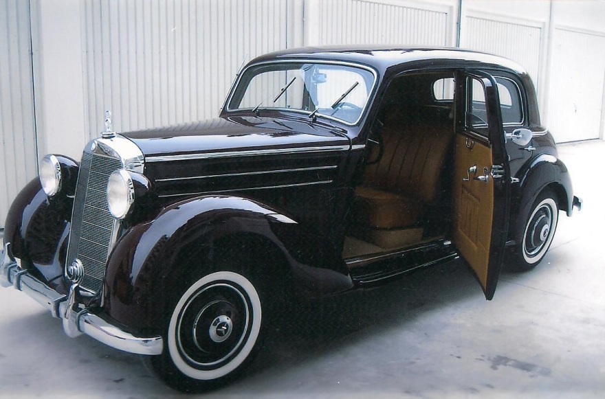 Classic Car Sunday: Τέσσερα εκατομμύρια ευρώ στον... πεζόδρομο