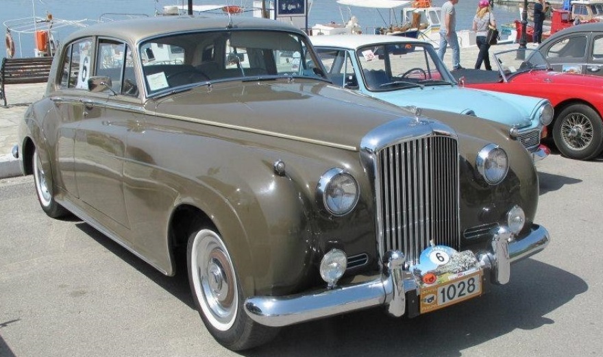 Classic Car Sunday: Τέσσερα εκατομμύρια ευρώ στον... πεζόδρομο