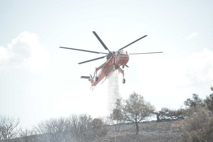 Σε ύφεση η φωτιά στο Λαγονήσι - Επιστρέφουν στα σπίτια τους οι κάτοικοι