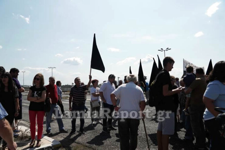 Φθιώτιδα: Έκλεισαν την παλιά εθνική οδό οι κάτοικοι του Καραβόμυλου