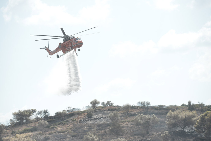 Σε ύφεση η φωτιά στο Λαγονήσι - Επιστρέφουν στα σπίτια τους οι κάτοικοι